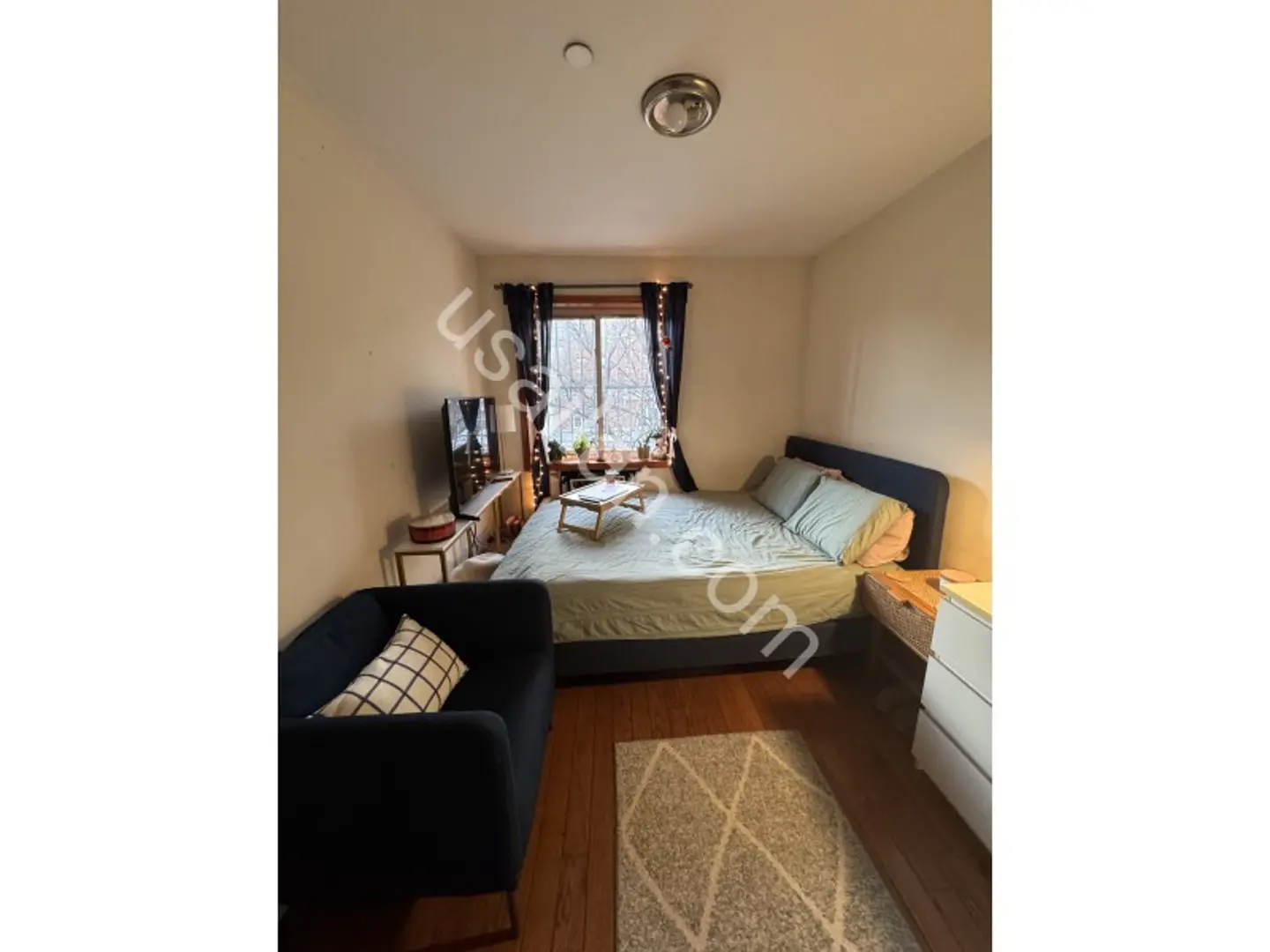 Furniture room for rent