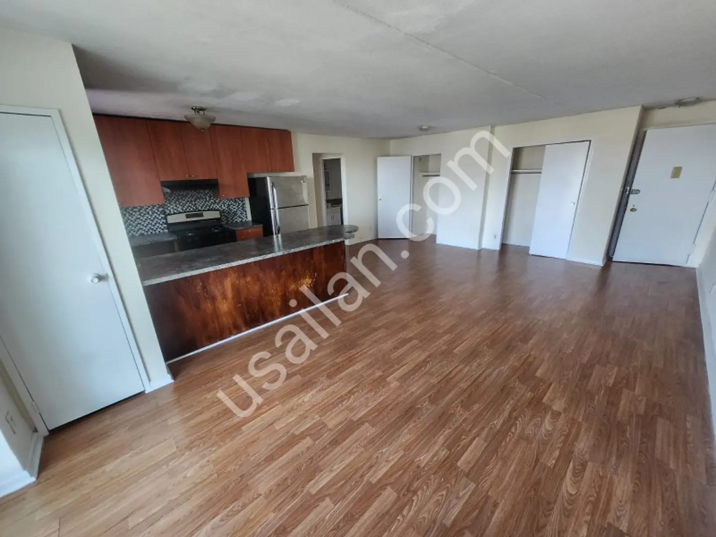 Coney Island'da balkonlu genis 2 yatak odali kiralik ev (Emlak komisyonu yoktur)