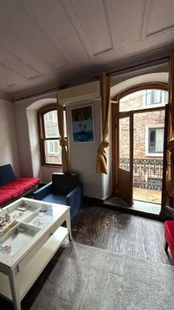 35,000 TL / 3-Bedroom - 80m² - Centrally located 3-room apartment (Taksim)