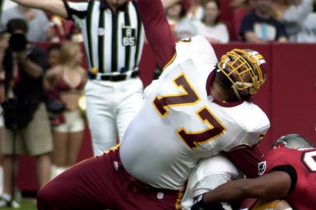 Tre’ Johnson, the former NFL offensive lineman who became a high school history teacher, dies at 54